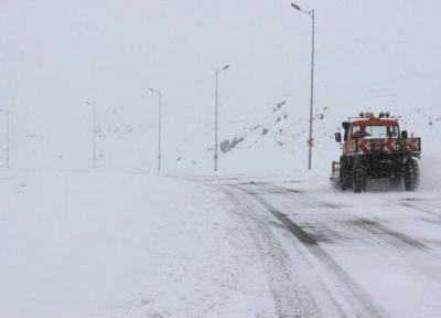 برف و کولاک آزادراه زنجان - قزوین را دربرگرفت