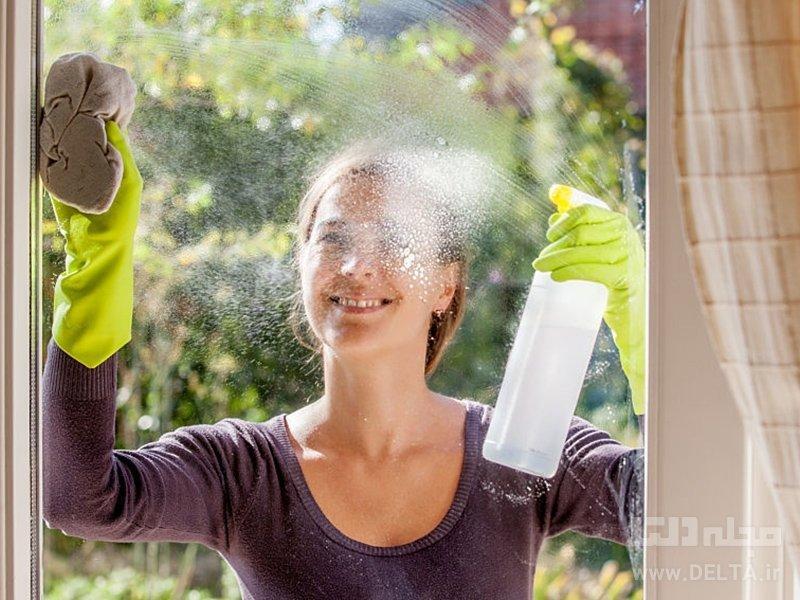 تمیز کردن شیشه پنجره ها تمیز کردن شیشه پنجره ها