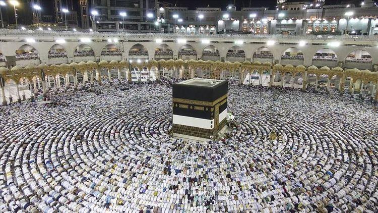 بوسیدن و لمس خانه خدا ممنوع شد بوسیدن و لمس خانه خدا ممنوع شد