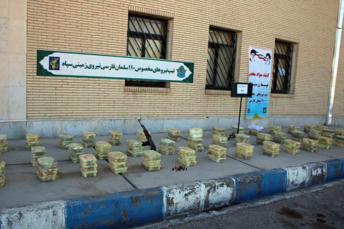 خبرنگاران 142 کیلوگرم موادمخدر شیشه در میرجاوه کشف شد خبرنگاران 142 کیلوگرم موادمخدر شیشه در میرجاوه کشف شد