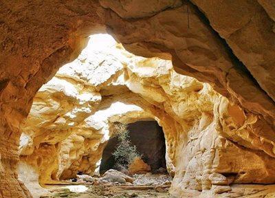 غار گیری کنار پارسیان یکی از دیدنی های استان هرمزگان به شمار می رود