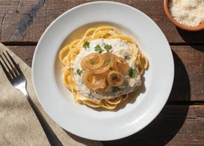 طرز تهیه پاستا با ماست و پیاز کاراملی خوشمزه